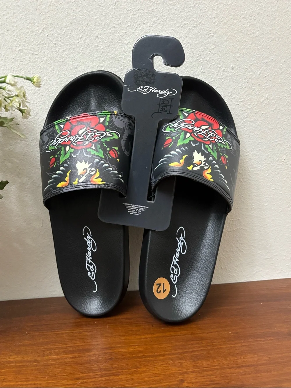 ED HARDY MEN'S TATTOO SLIDES SIZE 12 BLACK ROSES EAGLE NON SKID SOLE POOL BEACH